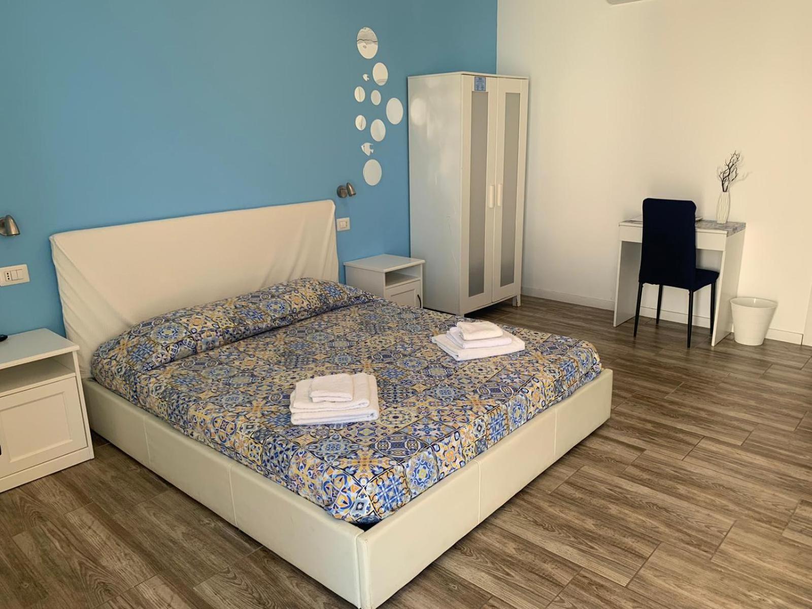 Borgomarino'S Room Чефалу Екстериор снимка