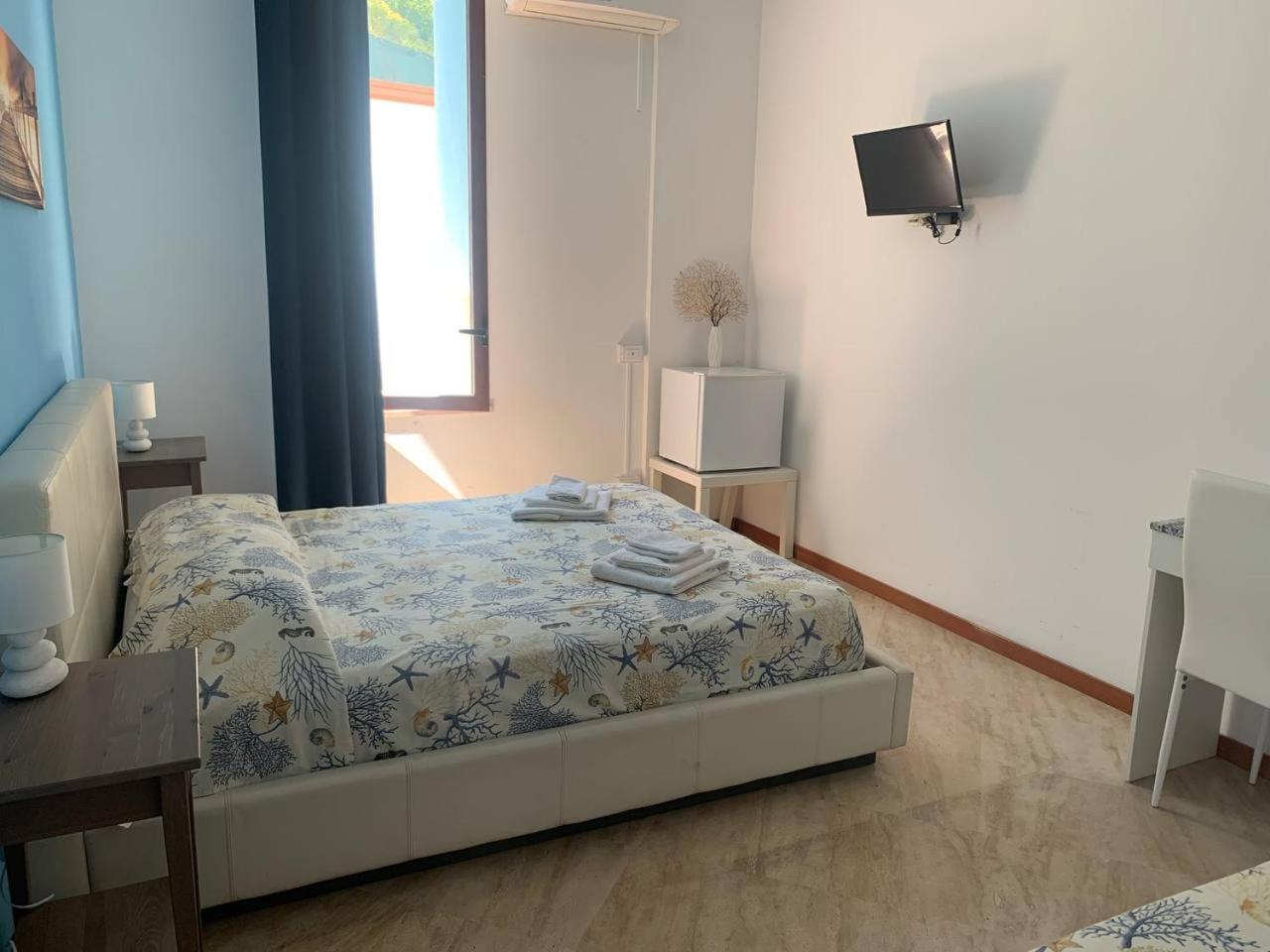 Borgomarino'S Room Чефалу Екстериор снимка